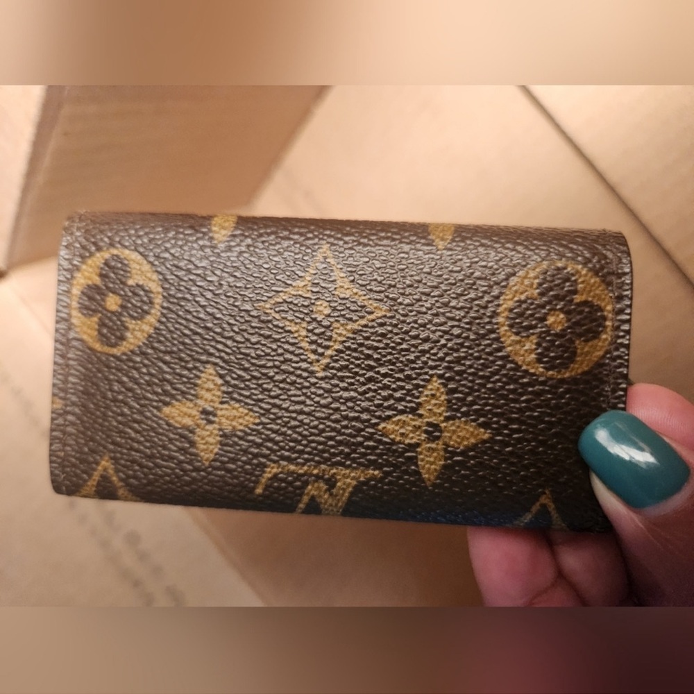 Louis Vuitton key holder - Picture 2 of 4